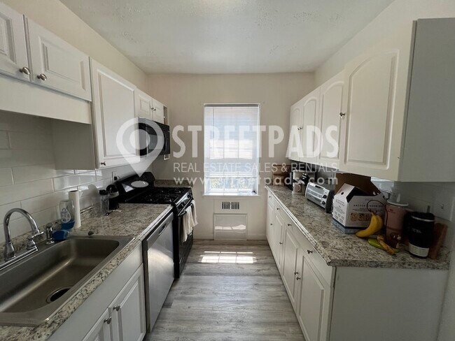 Foto del edificio - 1153 Beacon St