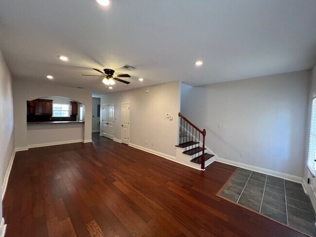 Foto del edificio - 2 bedroom 1.5 Bathroom Townhome
