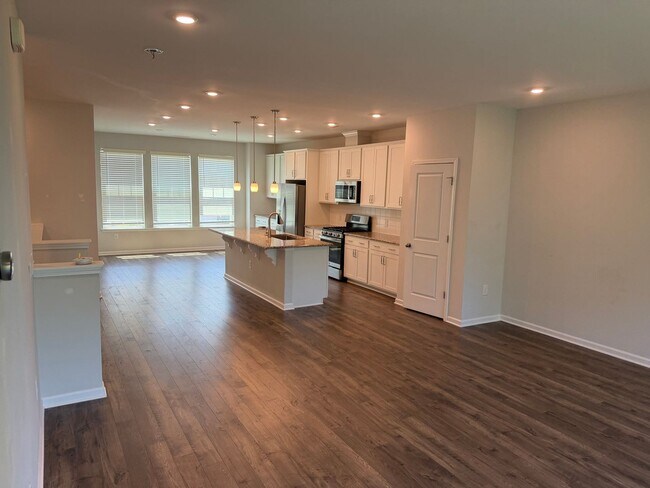 Building Photo - 4br 3 bath townhouse in Durham NC