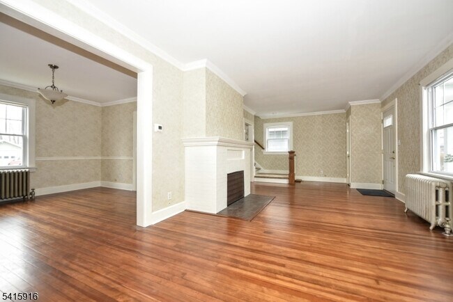 Foto del edificio - 65 S Maple Ave