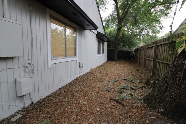 Building Photo - 911 Robinhood Ct