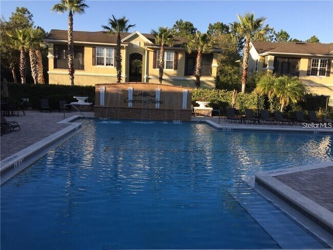 Foto del edificio - 10101 Courtney Palms Blvd