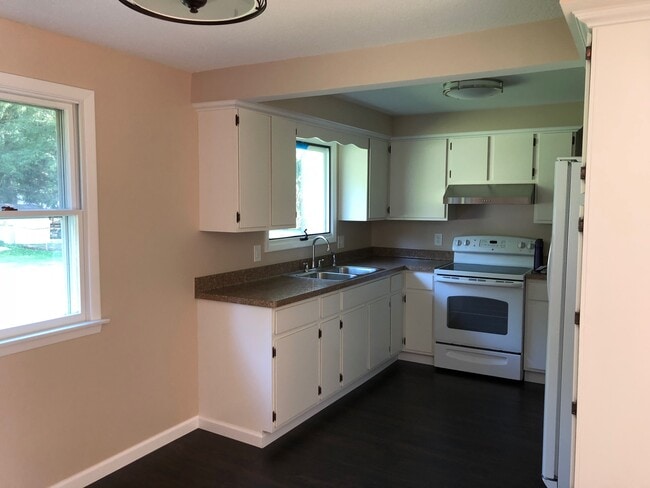 Building Photo - 1428 Long Pond Rd