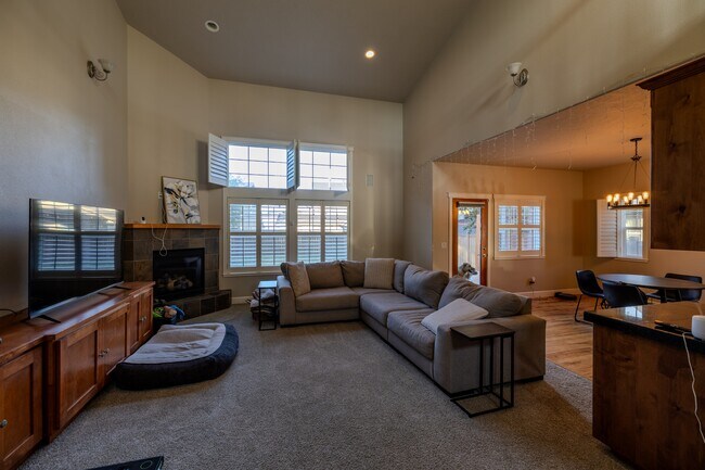 Foto del edificio - 63162 Peale St