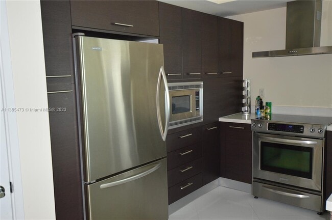 Building Photo - 250 Sunny Isles Blvd