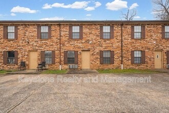 Building Photo - 704 Peachers Dr