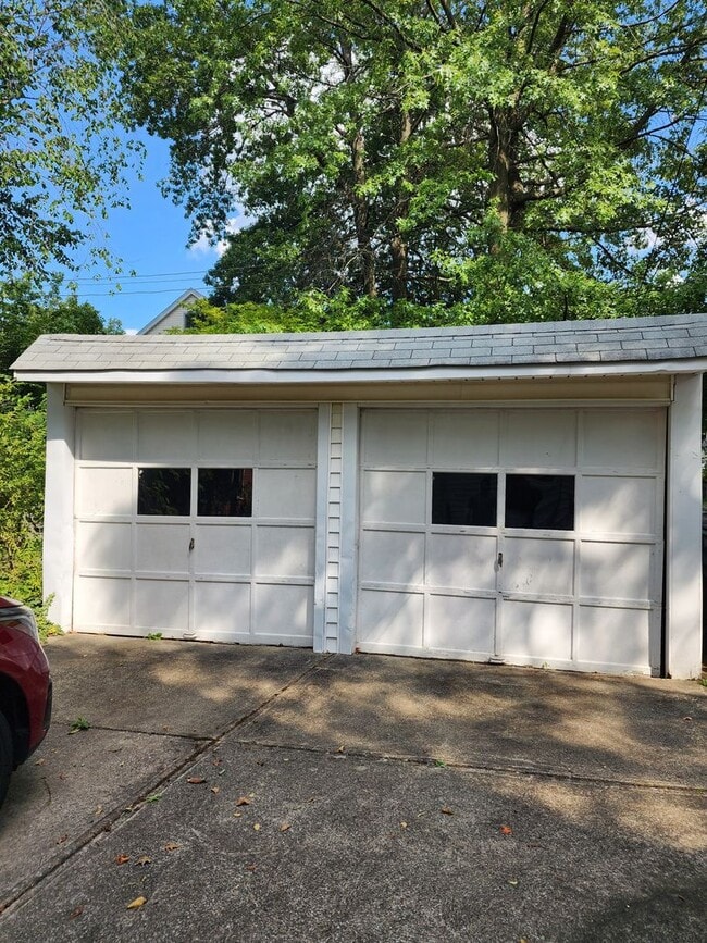 Foto del edificio - 2 BR South Euclid