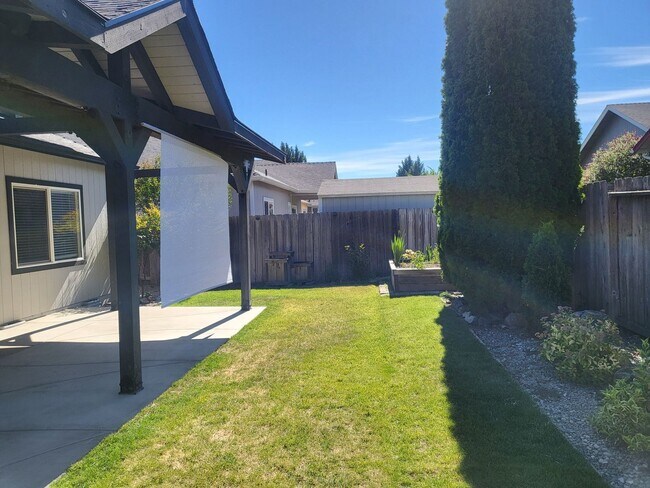 Foto del edificio - 3 bed 2 bath Home for Rent in Grants Pass