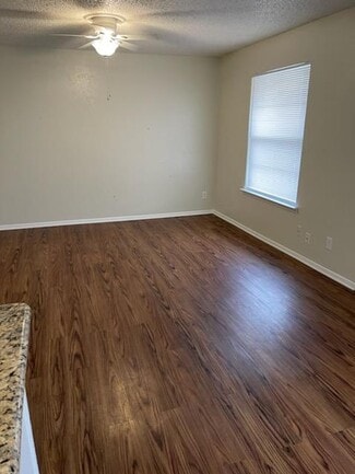 Building Photo - 3218 Matthews Dr