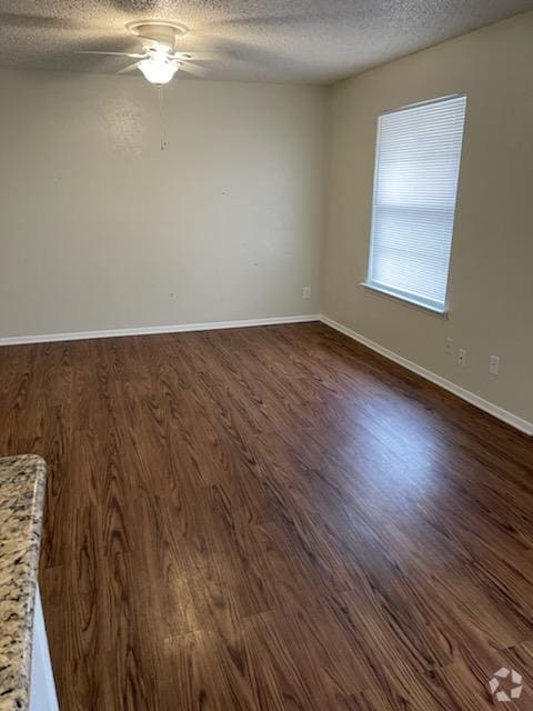 Building Photo - 3218 Matthews Dr