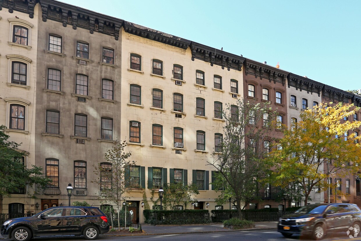 Primary Photo - 458 W 23rd St