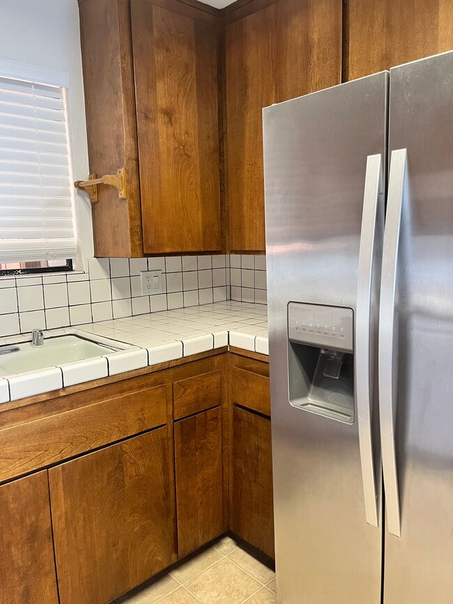 Foto del edificio - 2 bedroom, 1 bath condo with garage