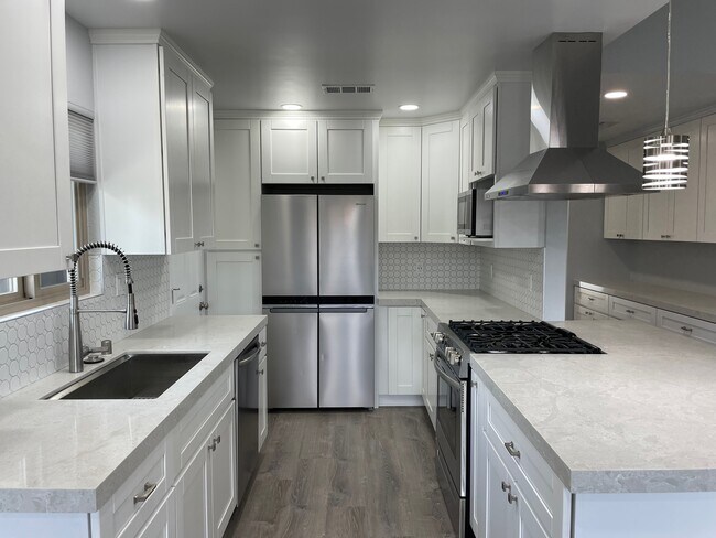 Foto del edificio - 5139 Loma Verde