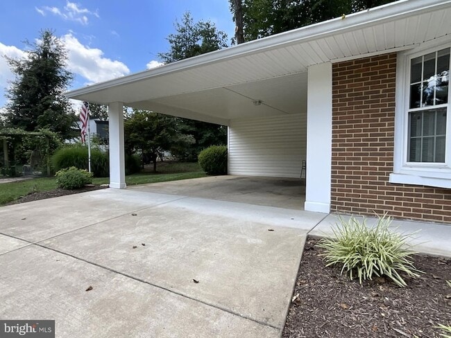 Building Photo - 615 Kearney Ct SW