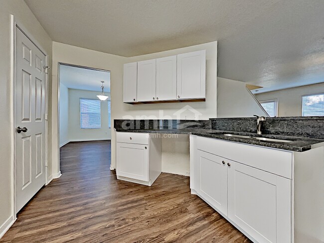 Building Photo - 16973 Scenic Knoll