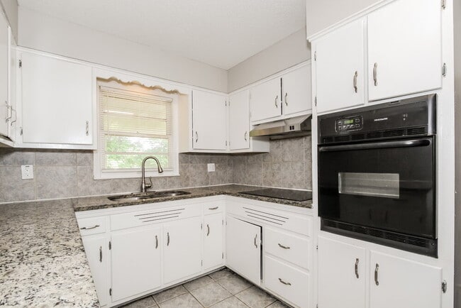 Building Photo - 3269 Allison-Bonnett Memorial Dr