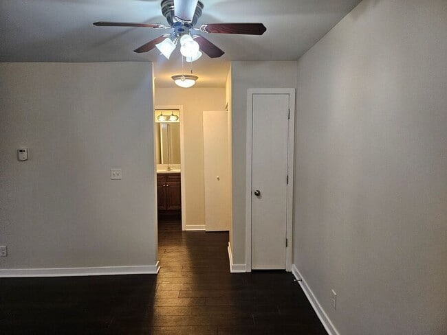 Foto del edificio - 1500 Light Road