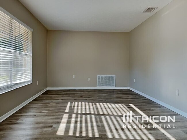 Foto del edificio - 1814 Lakeview Drive Brandon FL