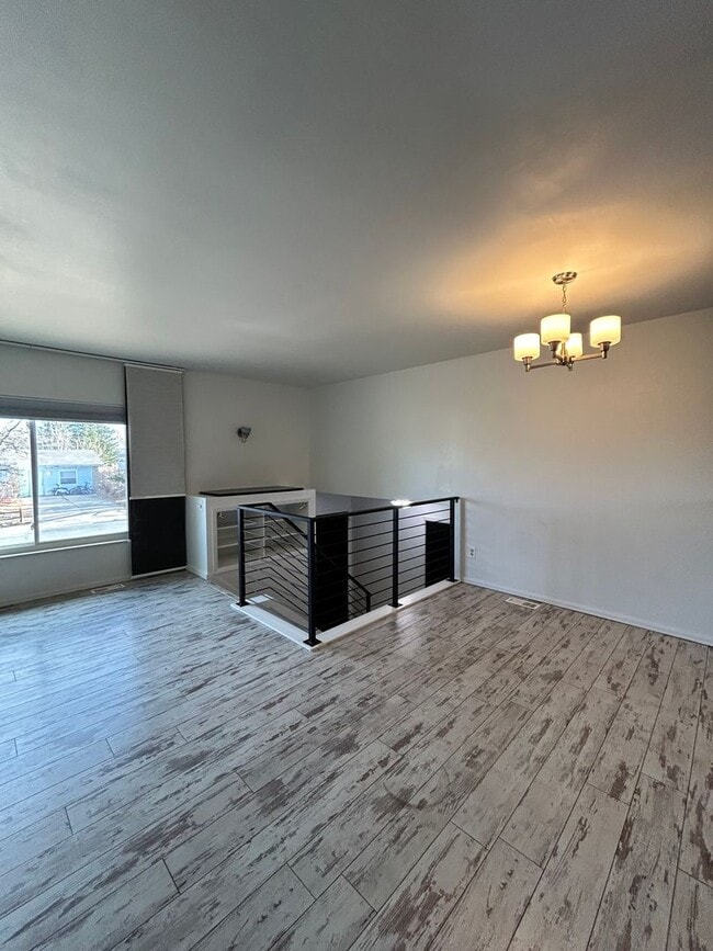 Building Photo - Stunning 4 BR/2 BA Morrison Home!!