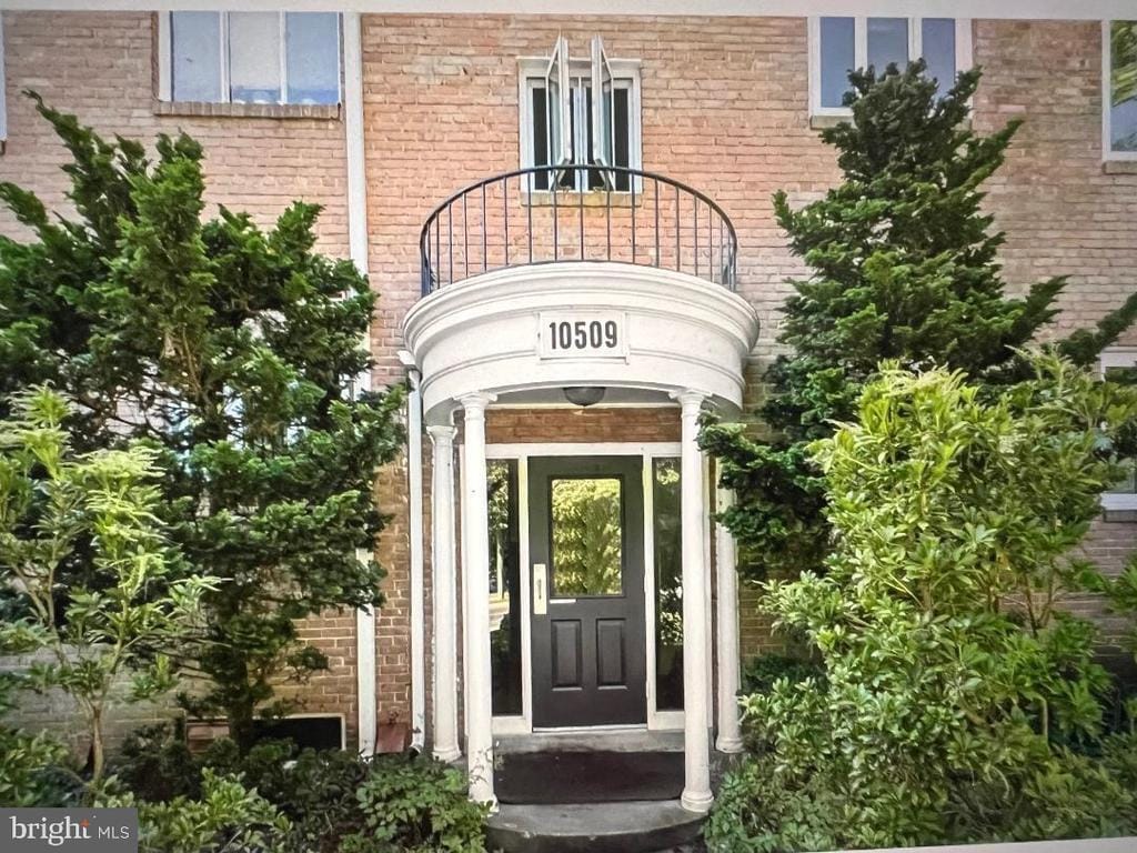 Foto principal - 10509 Montrose Ave