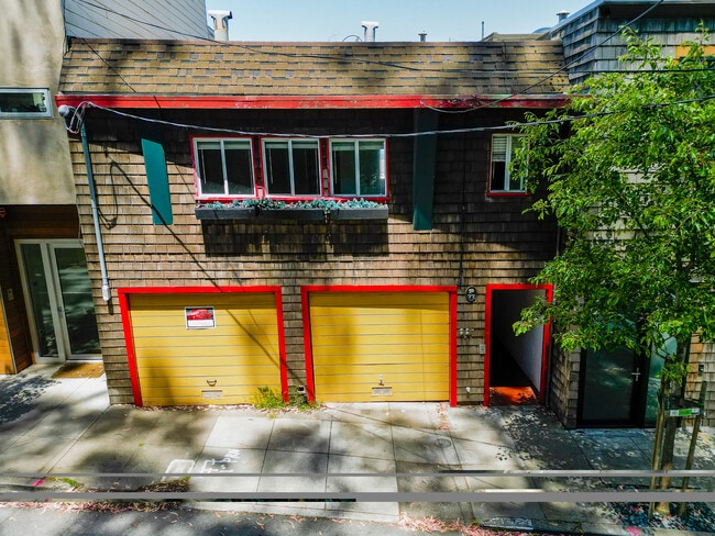 Building Photo - 77 Miguel St