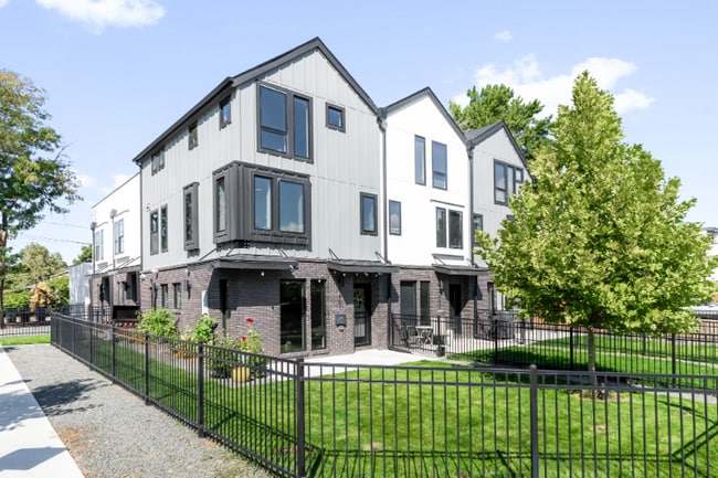 Photo - 1401 Yates St Townhome