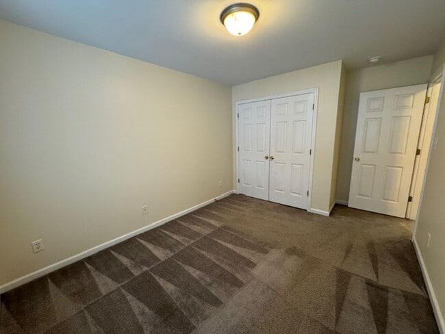 Building Photo - 3 Bedroom Townhouse in Bayshore Crossing