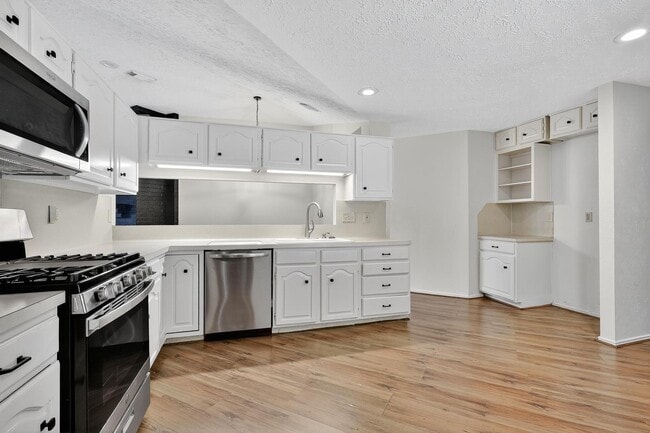 Building Photo - 13315 Nevermore Dr