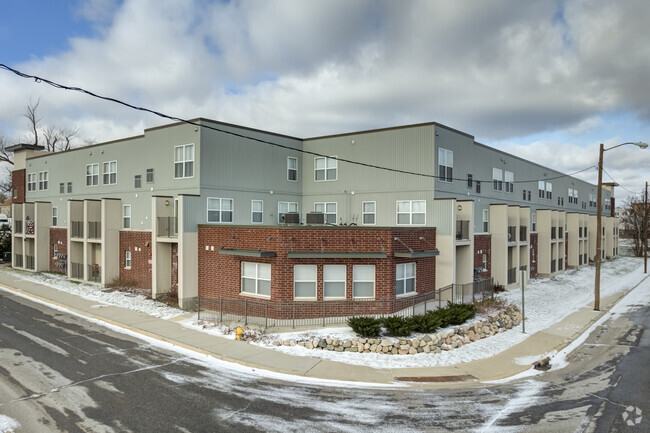 Building Photo - Clark Commons