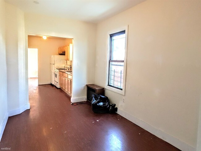 Building Photo - 304 Evergreen Ave