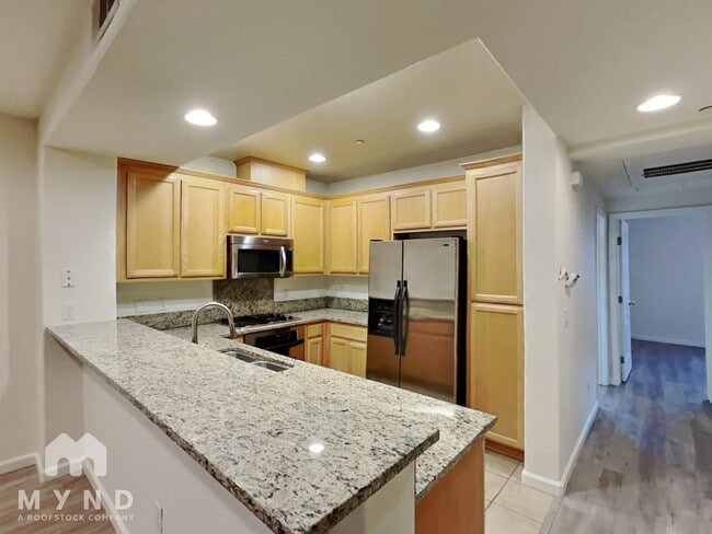 Building Photo - 715 Modern Ice Dr