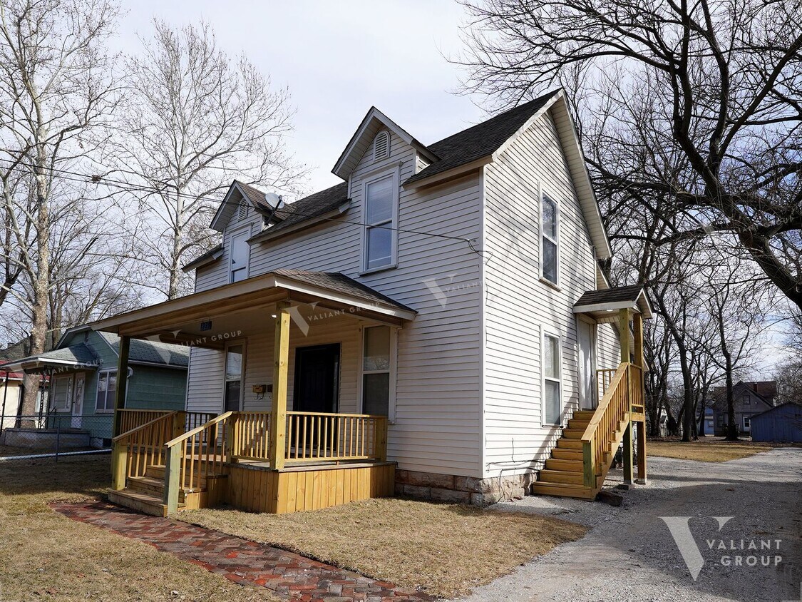 Primary Photo - 320 S Florence Ave