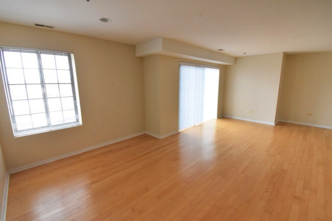 Building Photo - 8255 Skokie Blvd