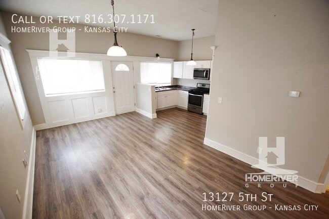 Building Photo - 13127 5th St