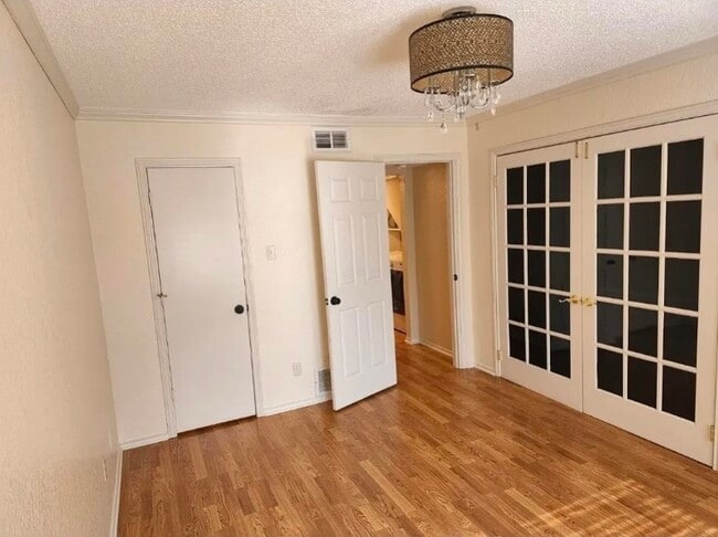 Foto del edificio - 2708 London Ct