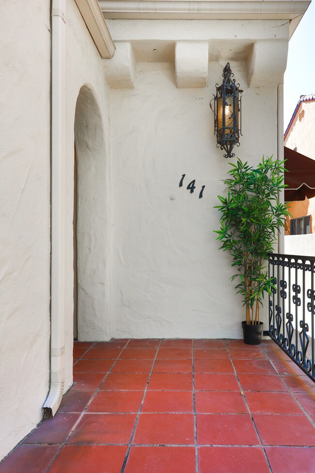 Foto del edificio - 141 N Orange Dr