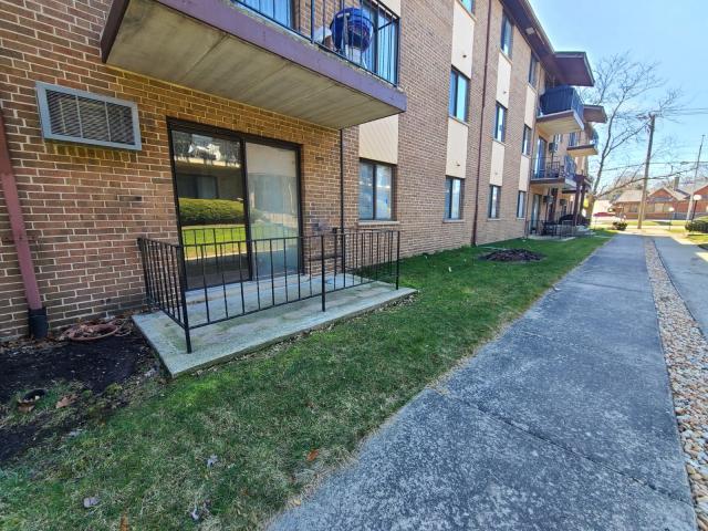 Primary Photo - 2 bedroom in Hickory Hills IL 60457