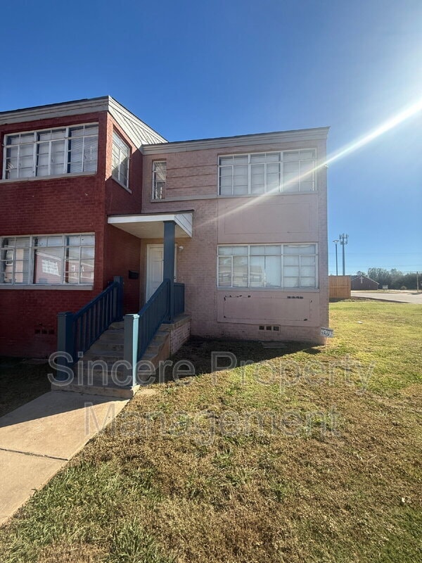 Photo - 1931 NE 25th St Apartment