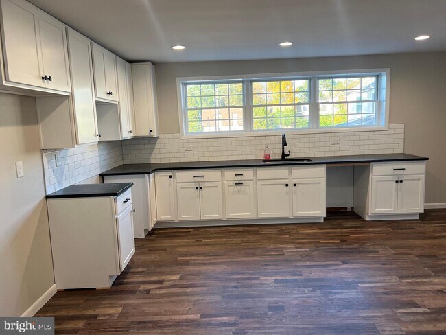 Building Photo - 1114 Bethlehem Pike
