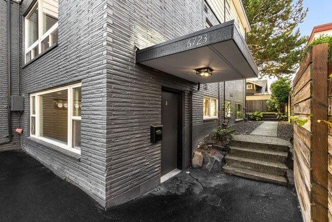 Foto del edificio - 6721 24th Ave NW