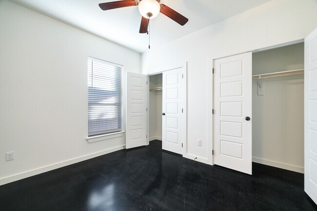 Foto del edificio - * MOVE IN SUMMER 6/19/2027 * 5 Bed 5.5 Bat...