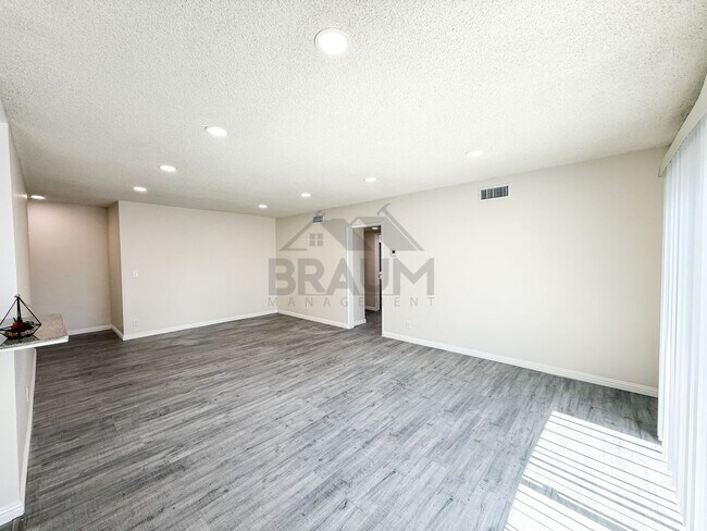 Building Photo - 6039 Whitsett Ave