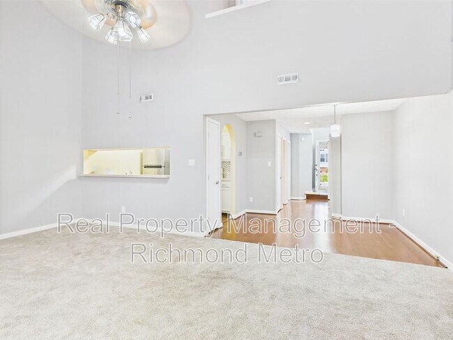Foto del edificio - 6138 Rolling Forest Cir