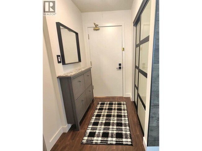 Building Photo - 921 Thurlow St