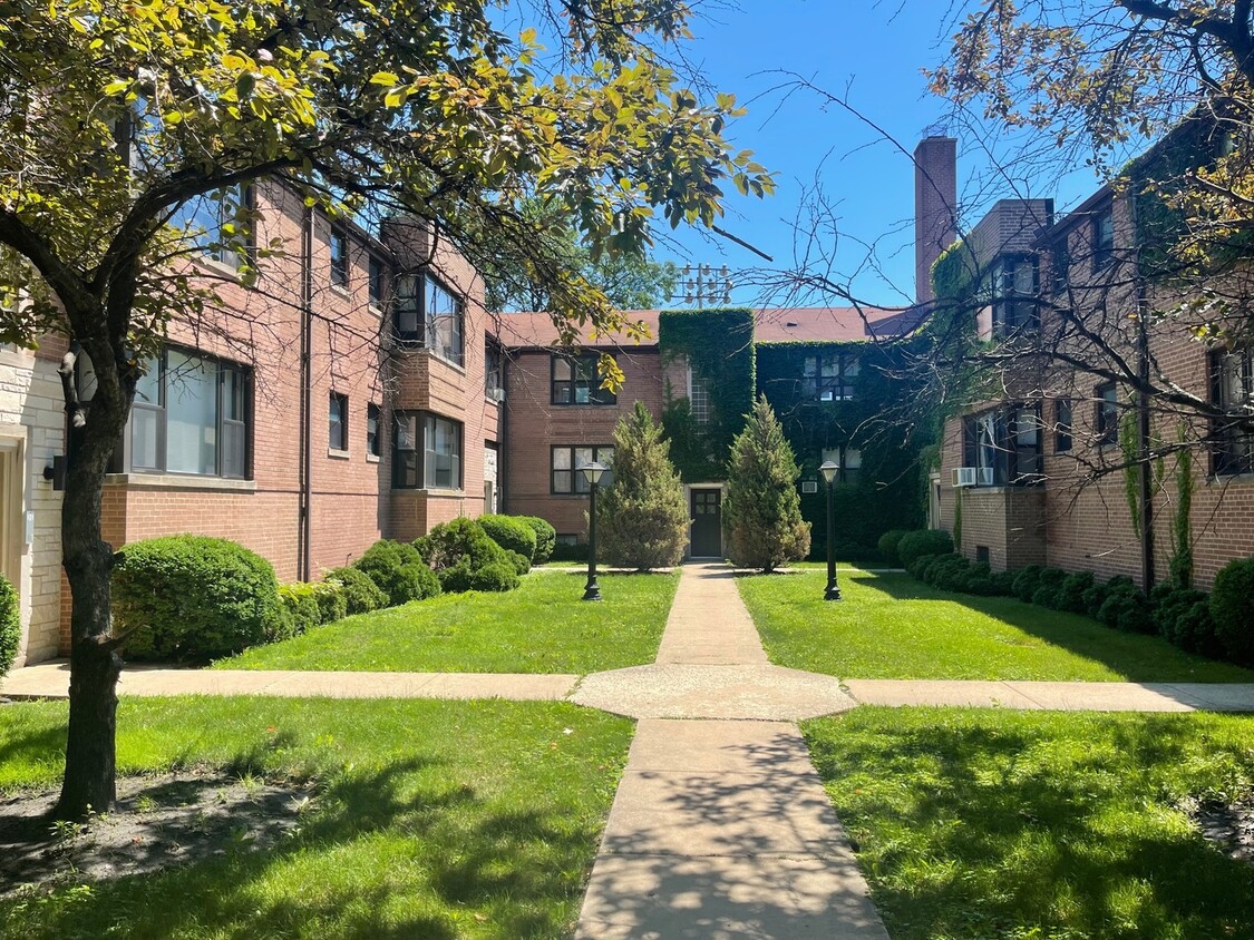 Primary Photo - 7365 N Winchester Ave