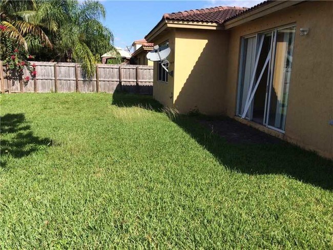 Foto del edificio - 2110 NE 40th Rd