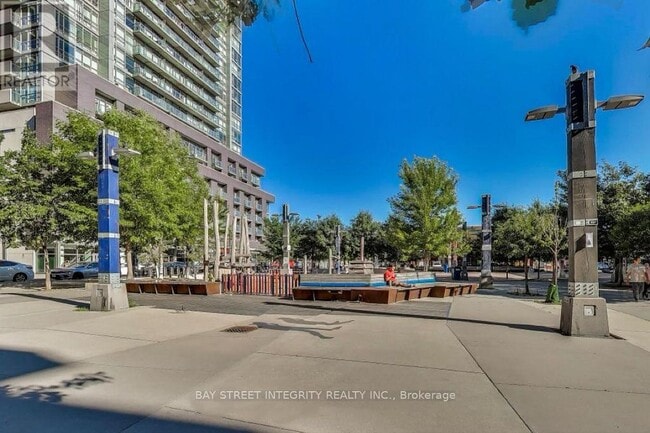 Building Photo - 36 Lisgar St