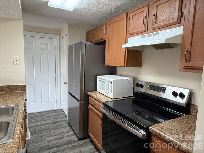 Foto del edificio - 1604 Arlyn Cir
