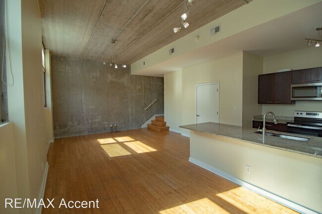 Building Photo - 2 br, 2.5 bath House - 545 Berrien St. Unit H