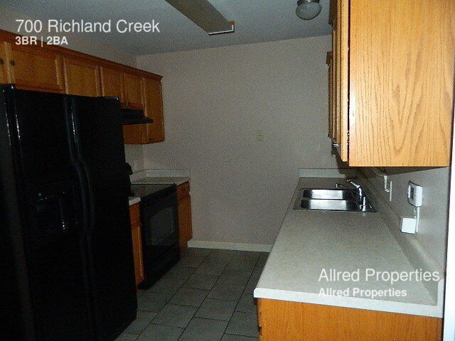 Building Photo - 700 Richland Creek Ave